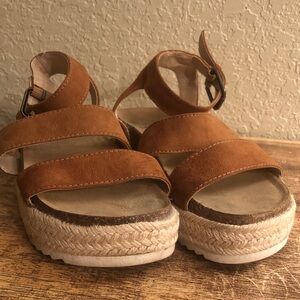 Tan Platform Sandals with Adjustable Straps. Size 4